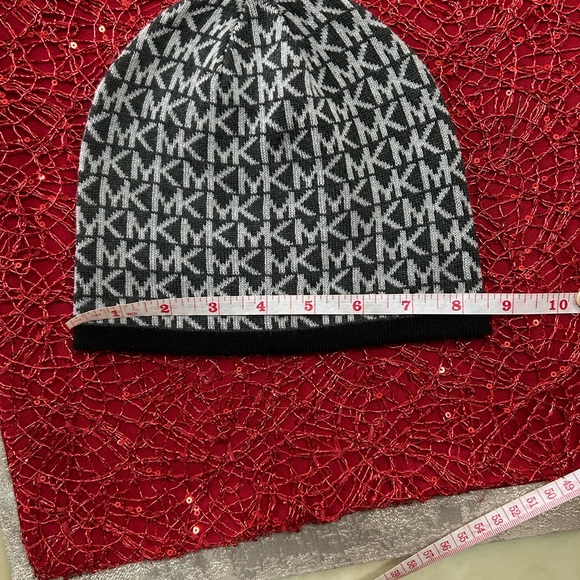 Michael Michael Kors Women’s Toque - Picture 8 of 10